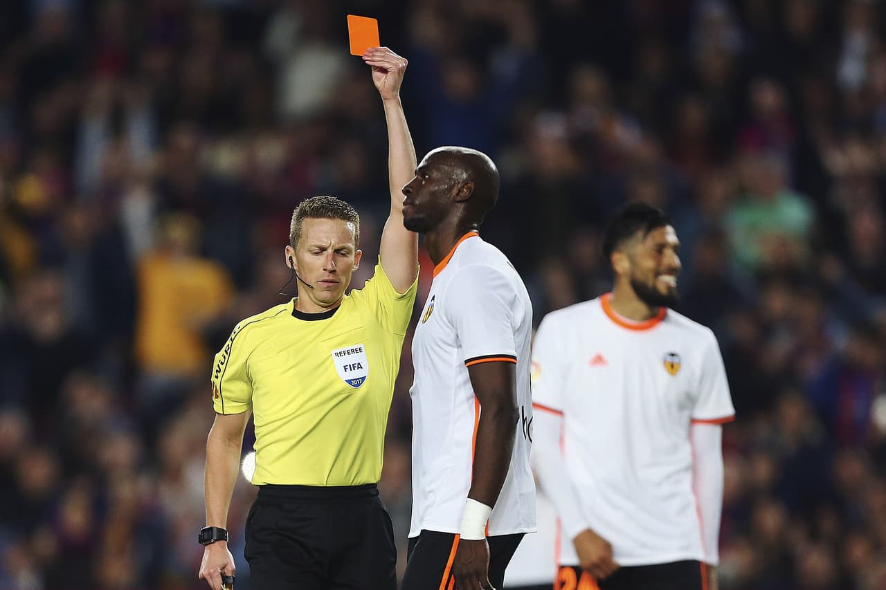 El partido cambió con la segunda amarilla para Mangala, lo que obligó a Valencia a enfrentar todo un tiempo con un jugador menos.