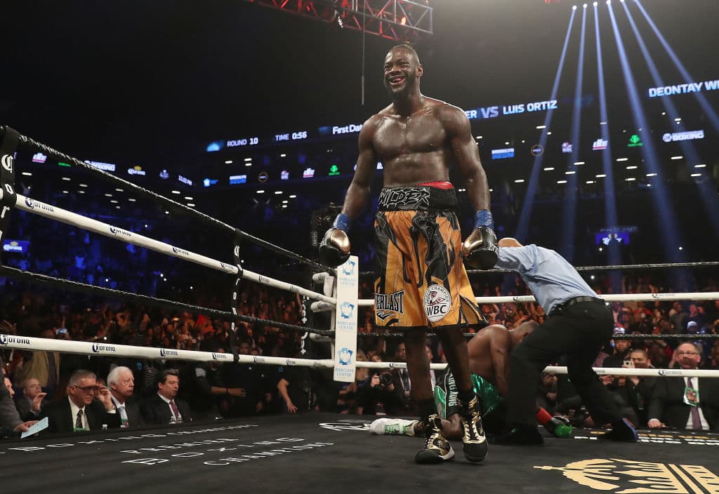 Deontay Wilder (40-0, 39 KOs) defendió su título CMB de peso completo ante Luis 'King Kong' Ortiz en el Barclays Center de Nueva York. Wilder tuvo una contienda complicada, pero la pólvora en sus manos hizo el trabajo para el décimo asalto cuando noqueó dos veces al cubano.