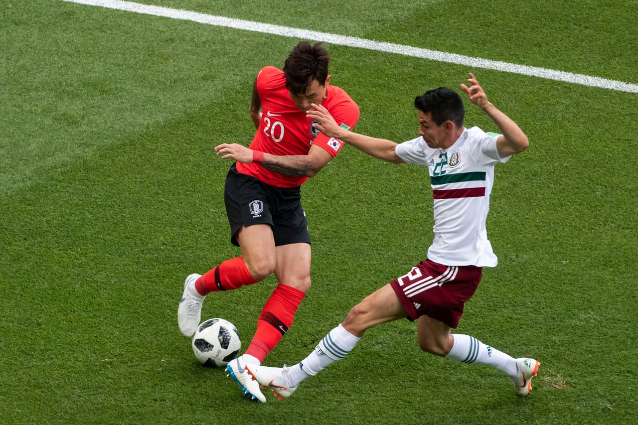 La velocidad de los surcoreanos puso en aprietos a la zaga del Tri, pero Lozano se sumó como un defensor más cuando más se le necesitó.