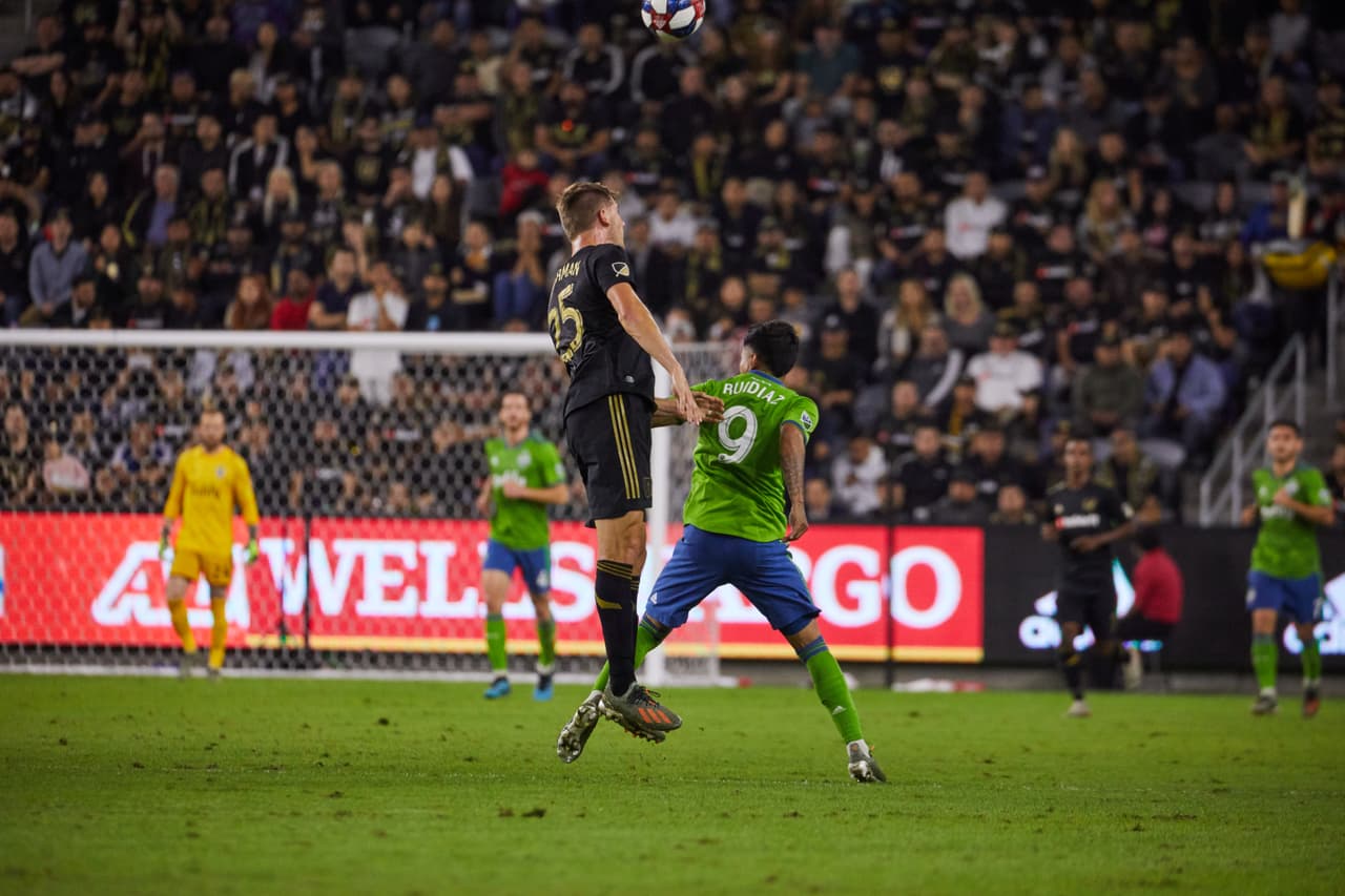 Edaurd Atuesta (17’) abrió el marcador para LAFC. Raúl Ruidíaz (22’, 64’) y Nicolás Lodeiro (26’) anotaron por los visitantes.