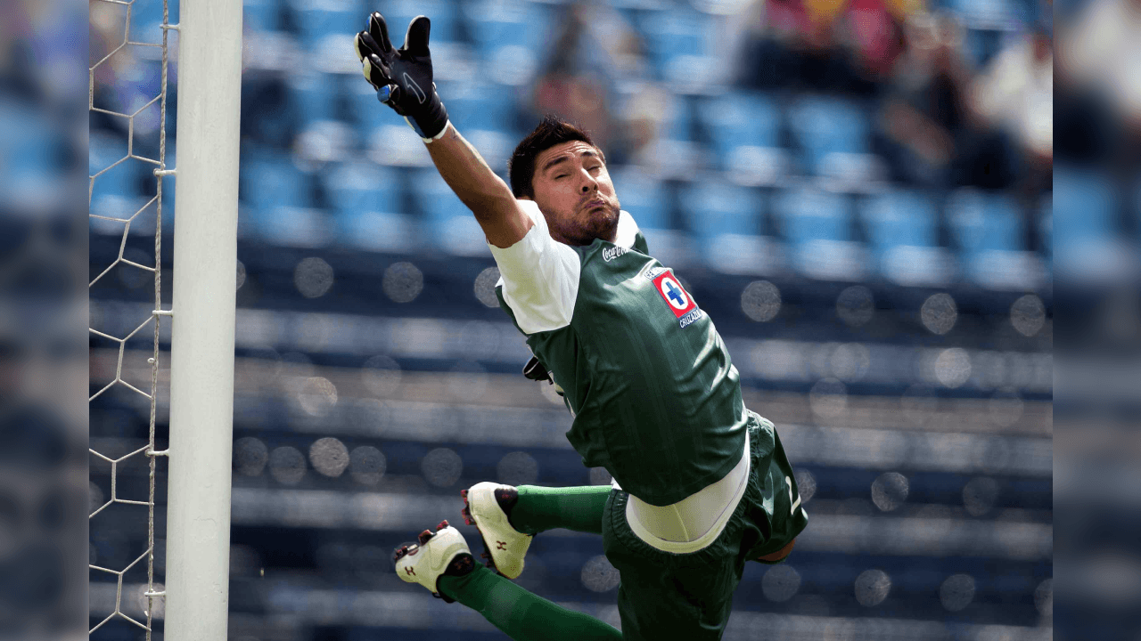 <b>Yosgart Gutiérrez</b>
<br>El guardameta vivió dos etapas con la Máquina, la primera del 2008 al 2013 y la segunda en 2014. Formó parte de aquel equipo que perdió ante Santos Laguna la Final del Clausura 2008. Nunca ganó un título de Liga, pero con Necaxa alcanzó cuatro títulos y con los cementeros un título de Copa MX en 2013, pero no el de Liga.