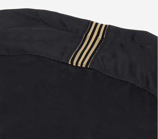 Además, la playera tiene como detalle el color negro y dorado, los que representaban a Lotus, equipo con el que brasileño ganó por primera vez.