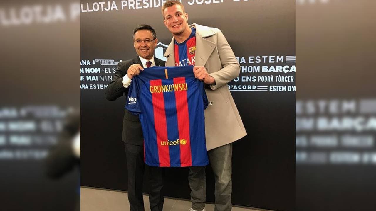 Al ser un deportista nato, practicó basquetbol y futbol. Finalmente decidió dedicarse de lleno al deporte de las tacleadas tras graduarse en la Universidad de Arizona.