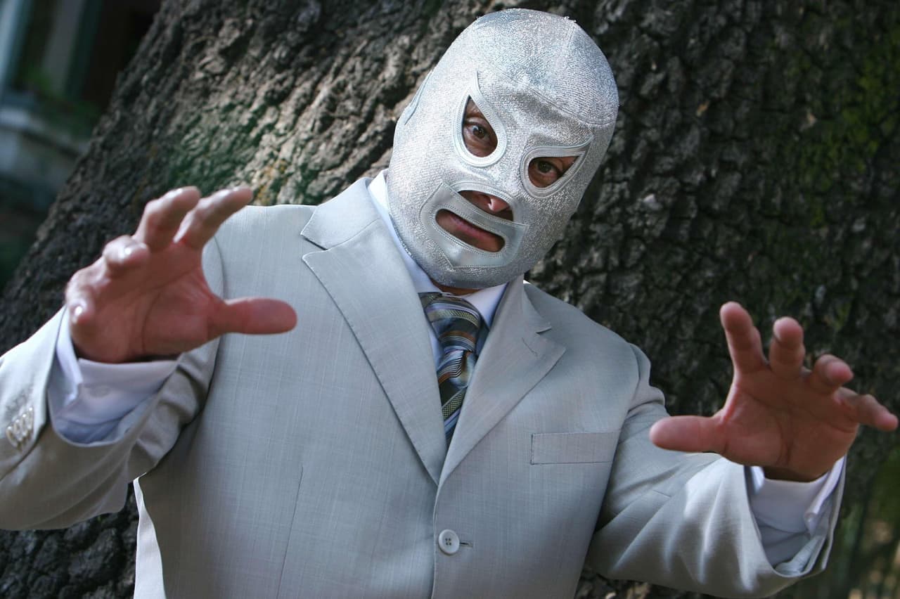 El Santo fue encarnado por Rodolfo Guzmán, que nació el 23 de septiembre de 1917 y falleció el 5 de febrero de 1984, pero dejó un legado gigante en la historia de la lucha libre a nivel mundial.