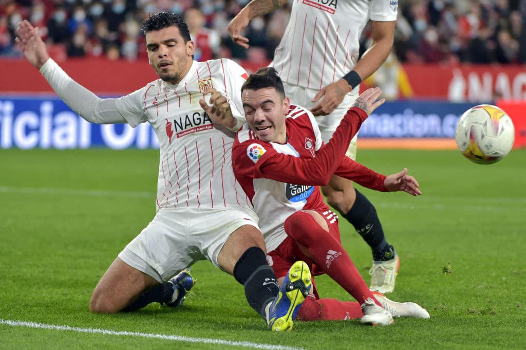 Los locales lograron conectar en el segundo tiempo para recuperar la desventaja de 0-2 para terminar empatando 2-2, Sevilla logró recatar el empate, pero le vuelve a dar oportunidad al Real Madrid de serpararse en la punta.