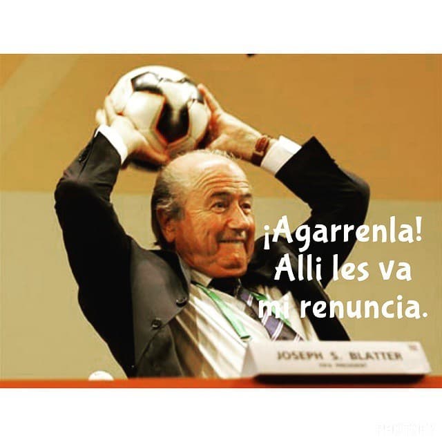 Con varios memes sobre el escándalo.