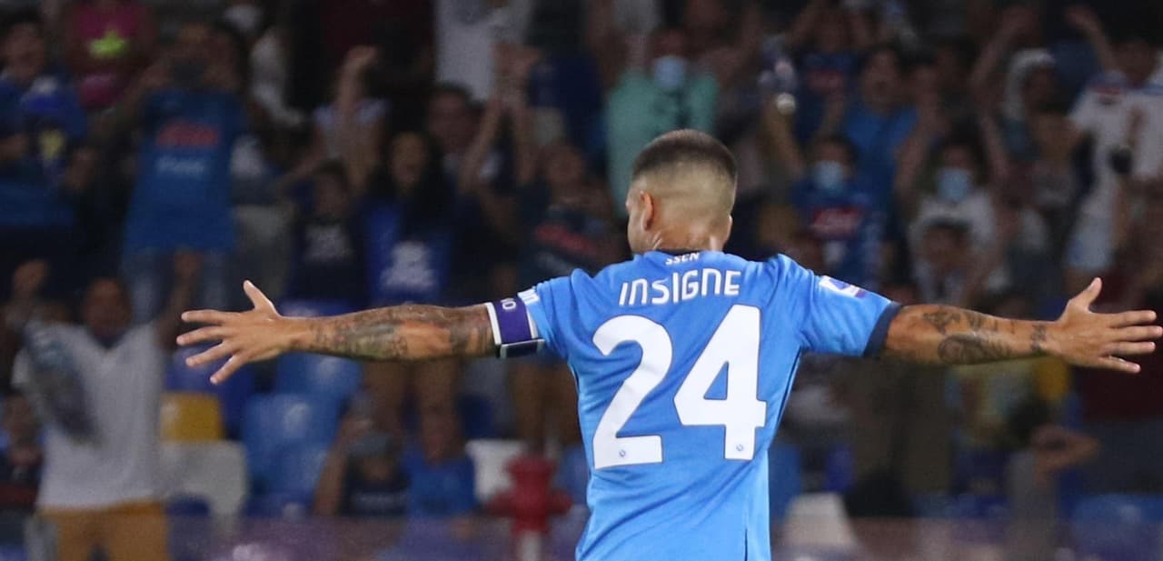 Napoli derrota 2-0 a Venecia en el Estadio Diego Armando Maradona y con 10 hombres tras la expulsión de Osmihen al minuto 23' del encuentro. Lorenzo Insigne convirtió un penalti en gol al minuto 62' y diez minutos después, Elif Elmas hizo el segundo al 72'. El mexiano Hirving Lozano entró 20 minutos antes del silbido final.