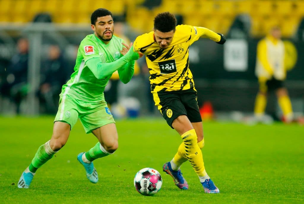 Dortmund venció 2-0 Wolfsburg en la Jornada 14 de la Bundesliga. Manuel Akanji marcó el primer tanto al minuto 66 y Jadon Sancho logró marcar el segundo casi al final del partido.