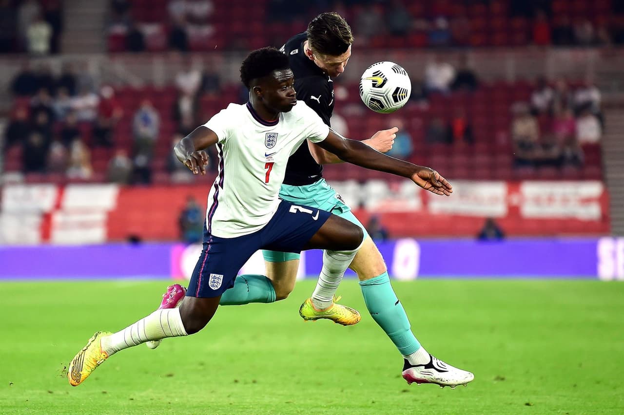 Inglaterra se impone por la mínima ante Austria durante partido internacional amistoso previo a la Euro 2020. Bukayo Saka, con izquierdazo, fue el autor del único tanto del partido en Middlesbrough y celebró su primer gol con el selectivo de los 'Tres Leones'.