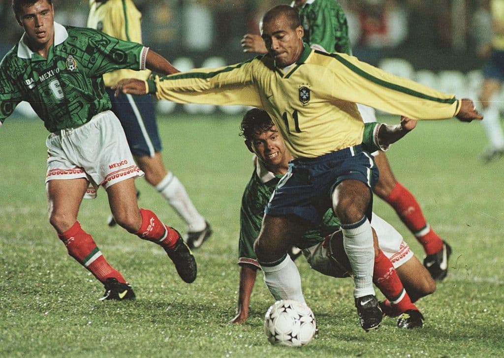 El segundo partido del Tri en esa Copa América fue ante Brasil y pese a otros dos tantos de Luis Hernández cayó 3-2.
<br>Finalmente, el cuadro de Bora cerró la fase de grupos con un empate a un gol ante Costa Rica.