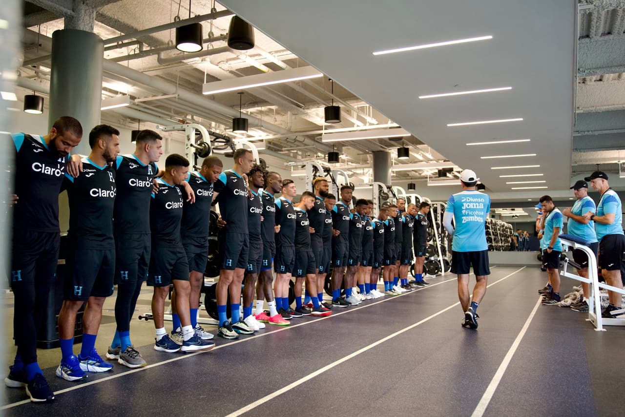 Honduras perfila otra baja ante México: Luis Vega presenta molestias