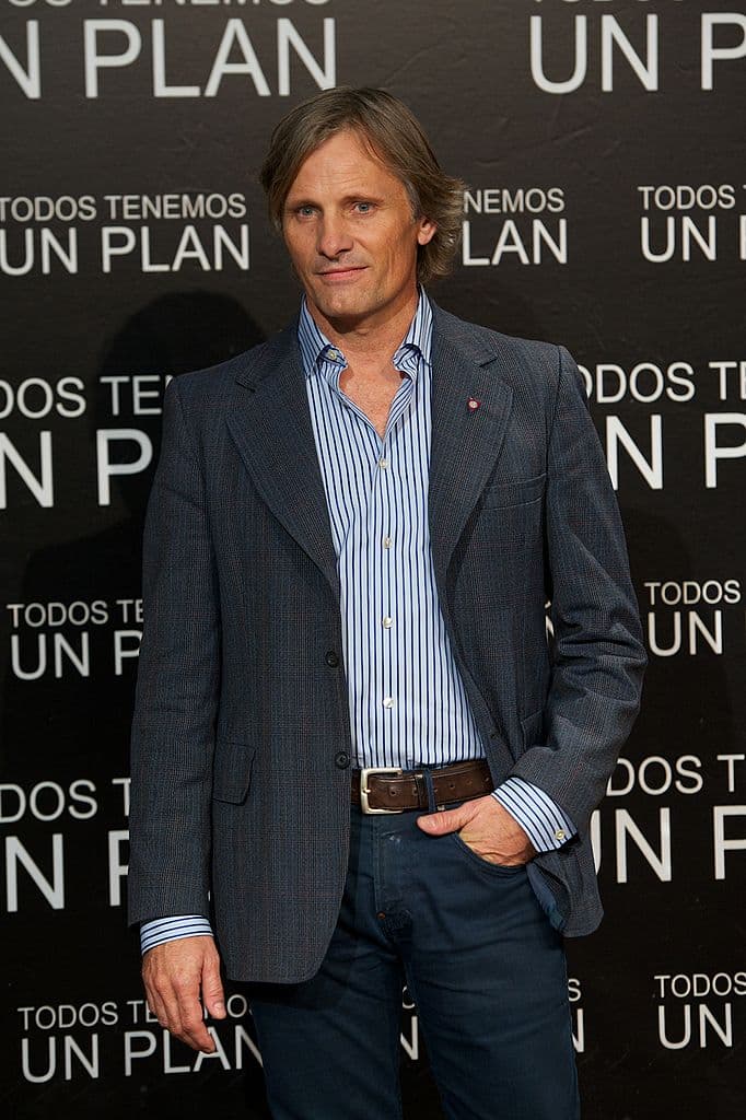 Cuando la producción ya había concluido los primeros dos capítulos de la serie, todo se detuvo gracias a la pandemia.
<br>