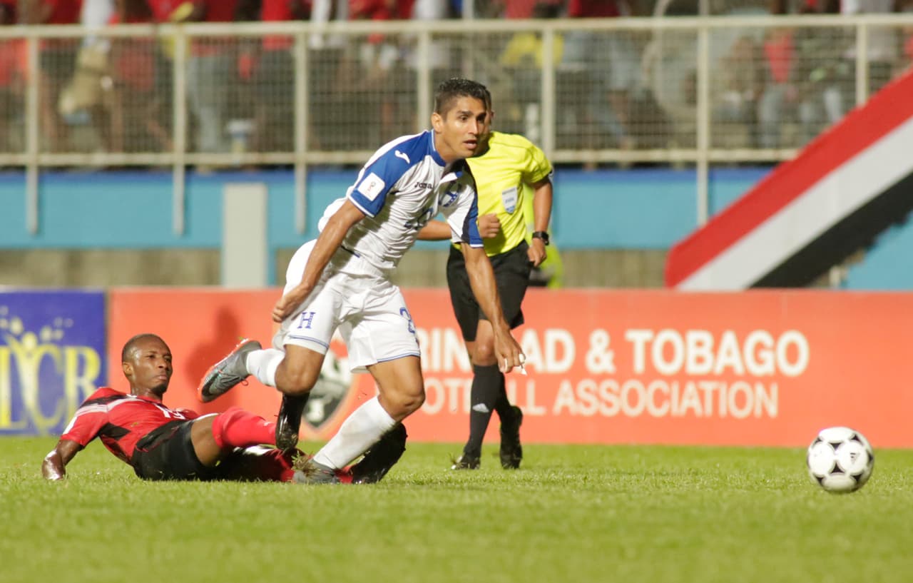 Las opciones seguían siendo para la visita, que buscaba intensamente el segundo gol de la noche.