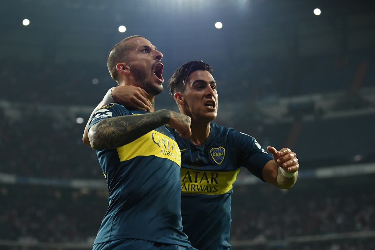 MADRID, SPAIN - DECEMBER 09: Dario Benedetto of Boca Juniors celebrates with teammate Cristian Pavon after scoring his team's first goal during the second leg of the final match of Copa CONMEBOL Libertadores 2018 between Boca Juniors and River Plate at Estadio Santiago Bernabeu on December 9, 2018 in Madrid, Spain. Due to the violent episodes of November 24th at River Plate stadium, CONMEBOL rescheduled the game and moved it out of Americas for the first time in history. (Photo by Matthias Hangst/Getty Images)