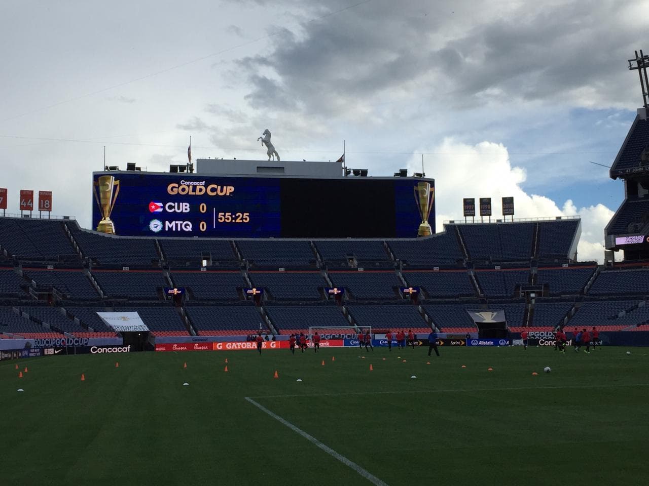 Aunque el partido de México ante Canadá será antecedido por el Martinica contra Cuba, se espera que haya una enorme cantidad de aficionados mexicanos en el estadio, como si se tratara de un domingo cuando juegan los Broncos.