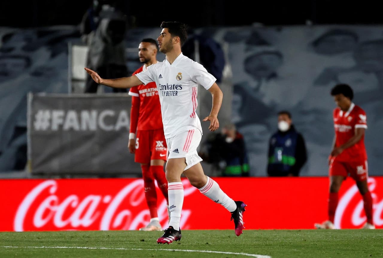Real Madrid logra el empate de último minuto ante el Sevilla durante la fecha 34 de La Liga. Fernando Reguez e Iván Rakitic le daban la ventaja al equipo andaluz. Marco Asenesio anotó el primer tanto para el equipo merengue, pero fue al minuto 94 que Diego Carlos logró sumar un punto en el Alfredo Di Stéfano.
