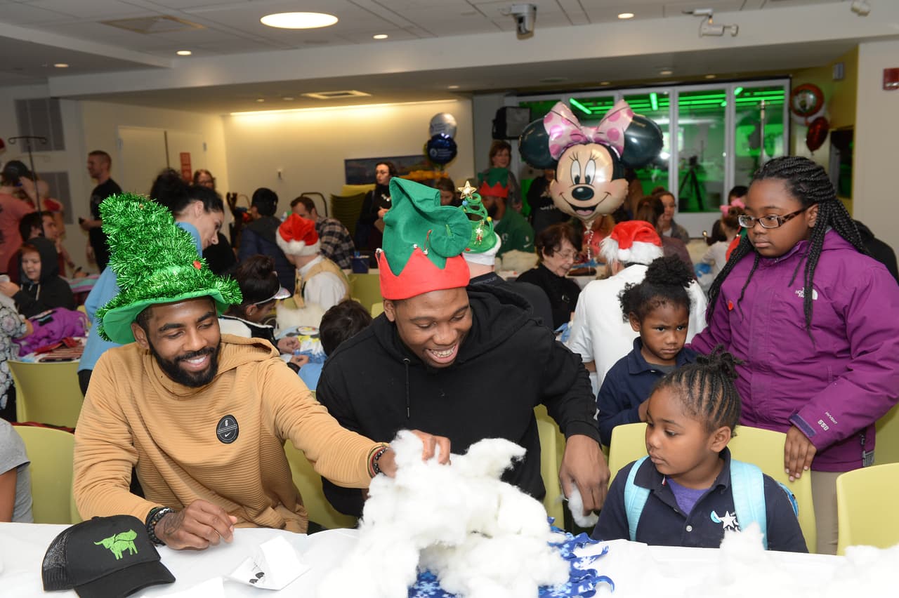 Dentro de las actividades que se realizaron estuvo crear cartas a Santa Claus, compartir alimentos y preparar una canción.