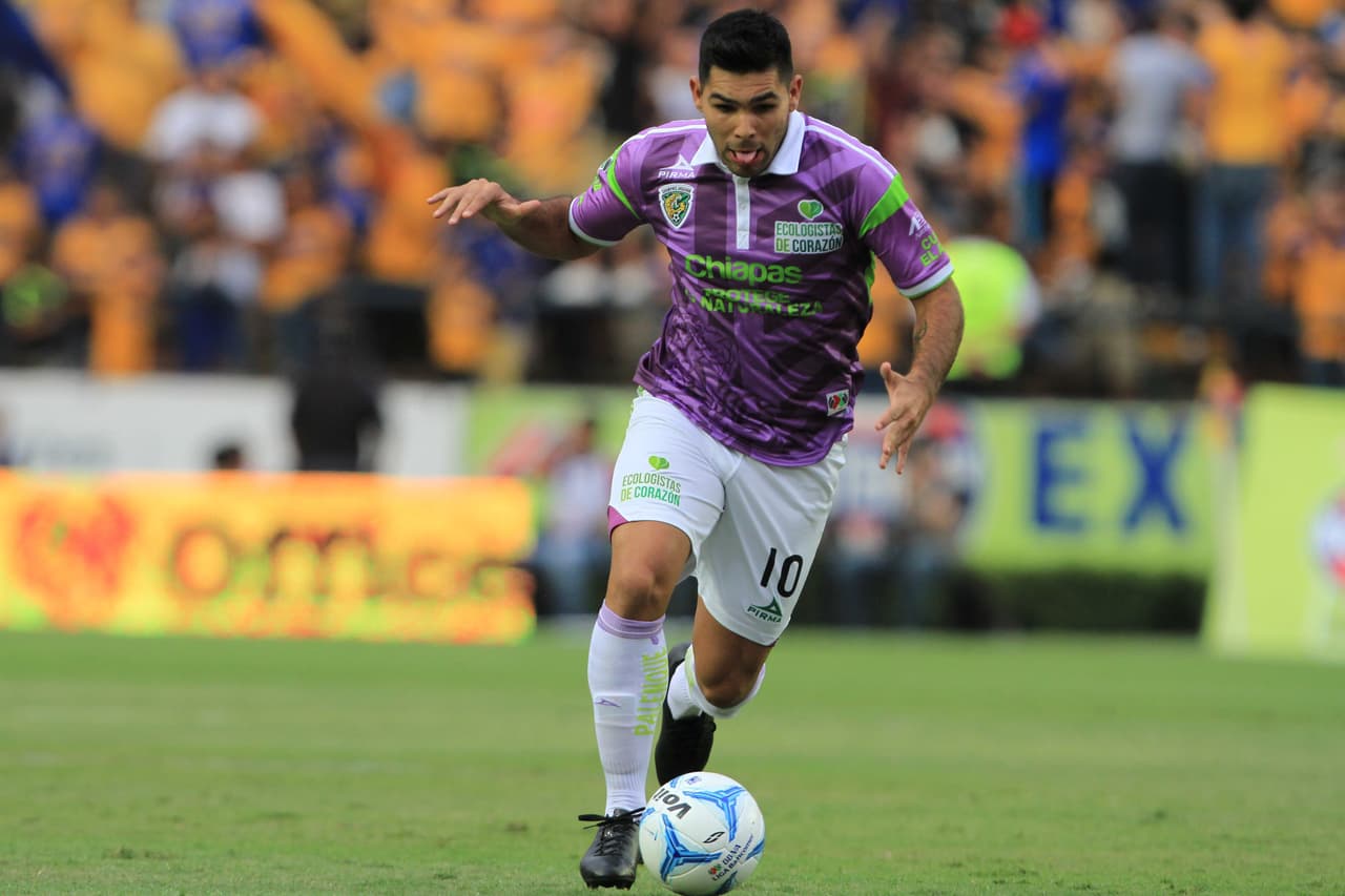 En la delantera Silvio Romero de los Jaguares se despachó con la cuchara grande ante León. El argentino anotó un triplete que colaboró a la goleada de escándalo en el duelo de felinos en la selva chiapaneca.