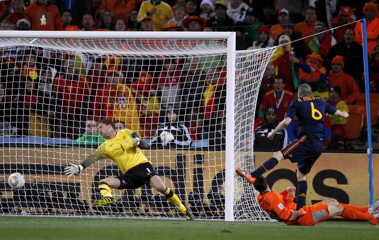 El guardameta Marteen Stekelemburg nada pudo hacer.