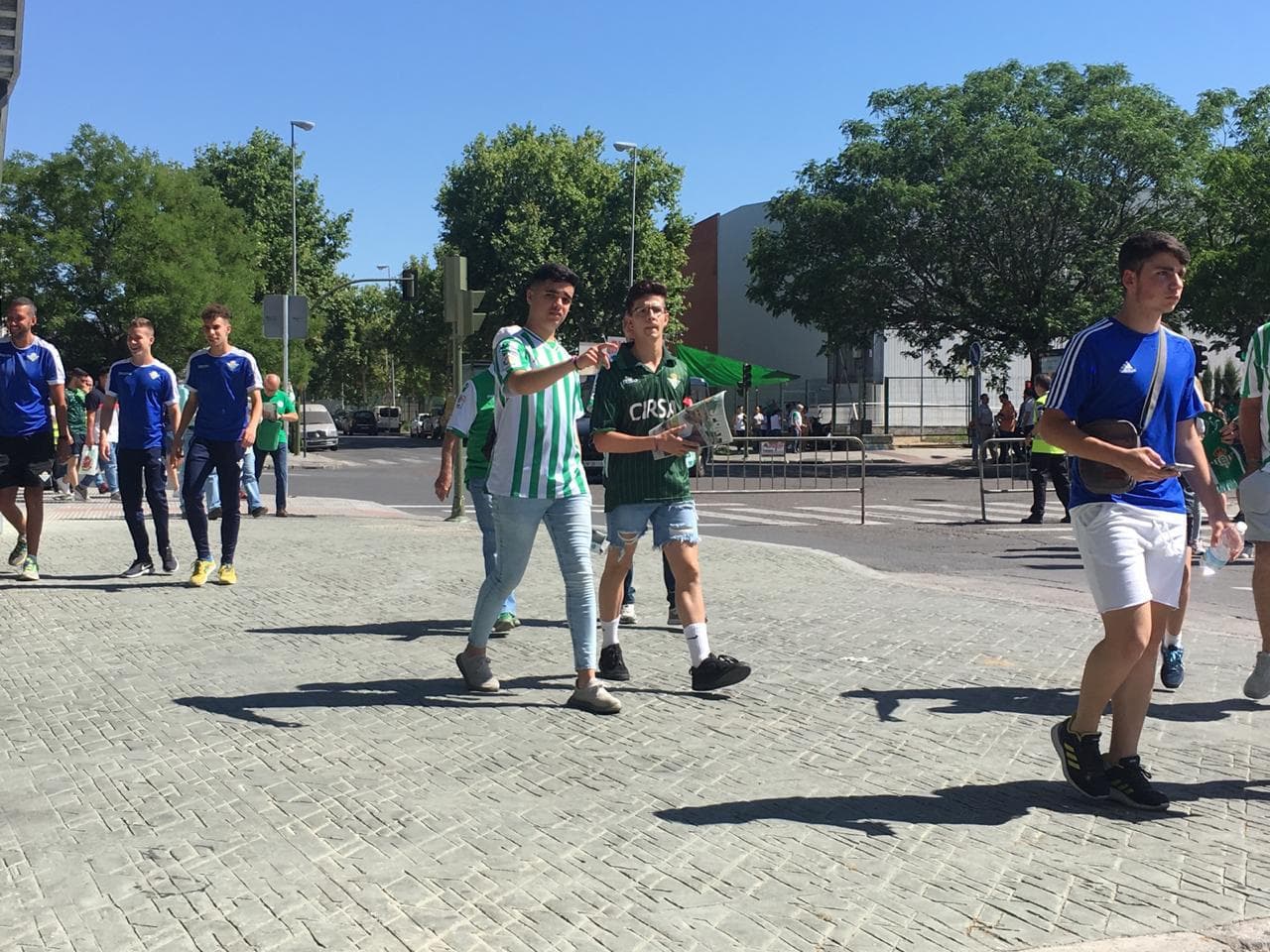 Los seguidores llegaron en medio de lo que podía ser un evento histórico como el gol de un ídolo.