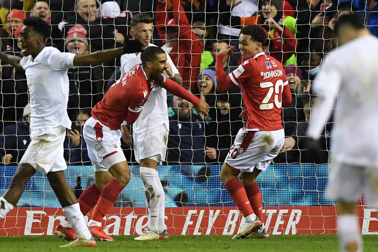 Nottingham Forest le saca el partido al Arsenal al minuto 83' con anotación de Lewis Grabban, y así consigue avanzar a la siguiente ronda de la Copa de la Liga Inglesa.