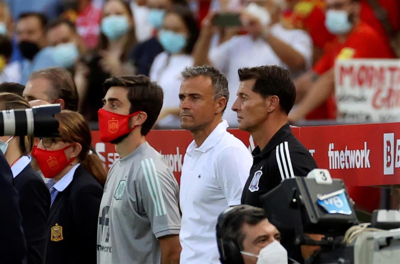 España golea a Georgia 4-0 durante el partido de eliminatoria de la UEFA rumbo al Mundial de Catar 2022. José Luis Gayá (14'), Carlos Soler (25'), Ferrán Torres (41') y Pablo Sarabia (63') lograron darle la victoria al conjunto español, colocándolo en primer lugar del Grupo B.