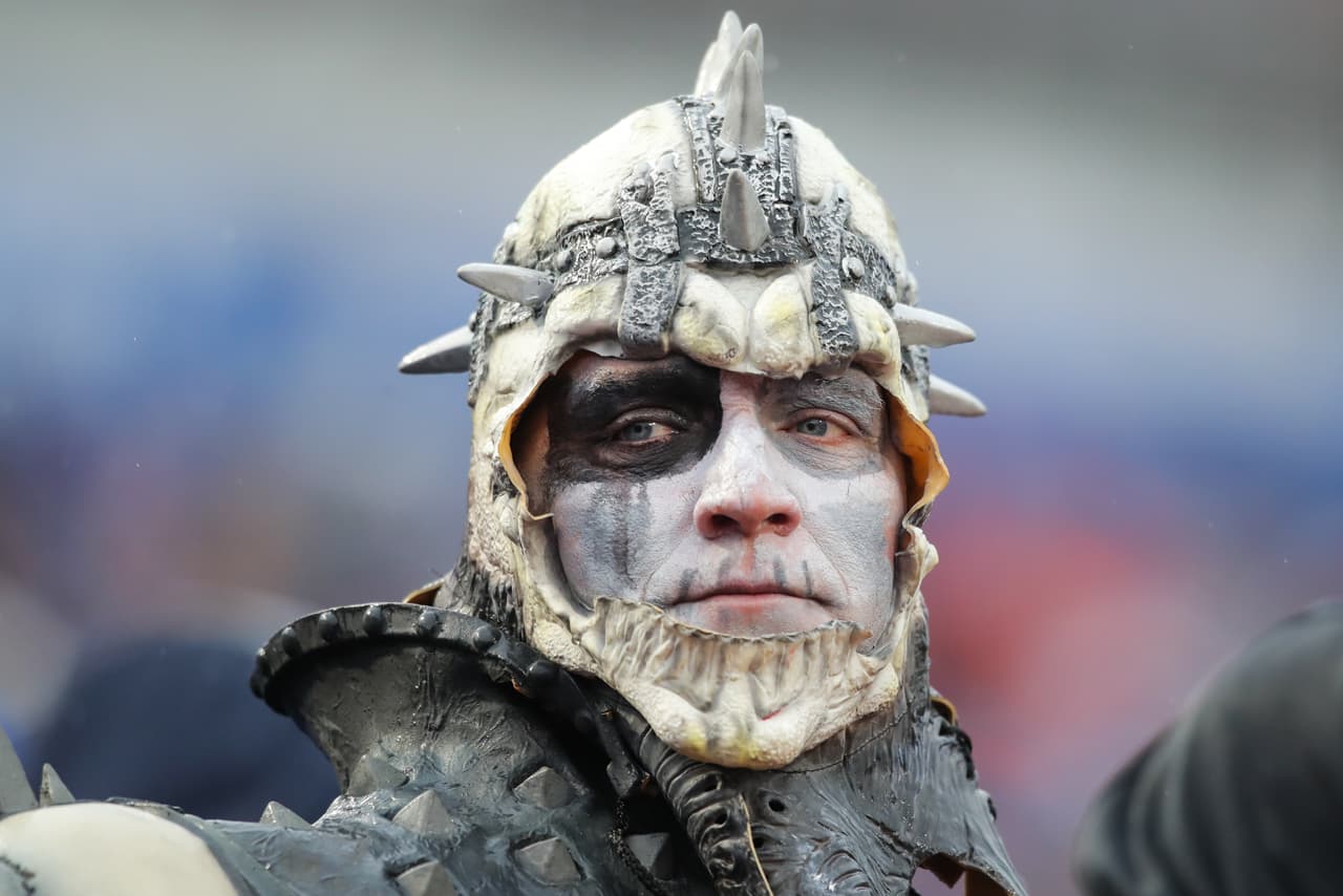 Los seguidores de los Raiders suelen tener atuendos muy llamativos y en este Halloween no se quedaron atrás.