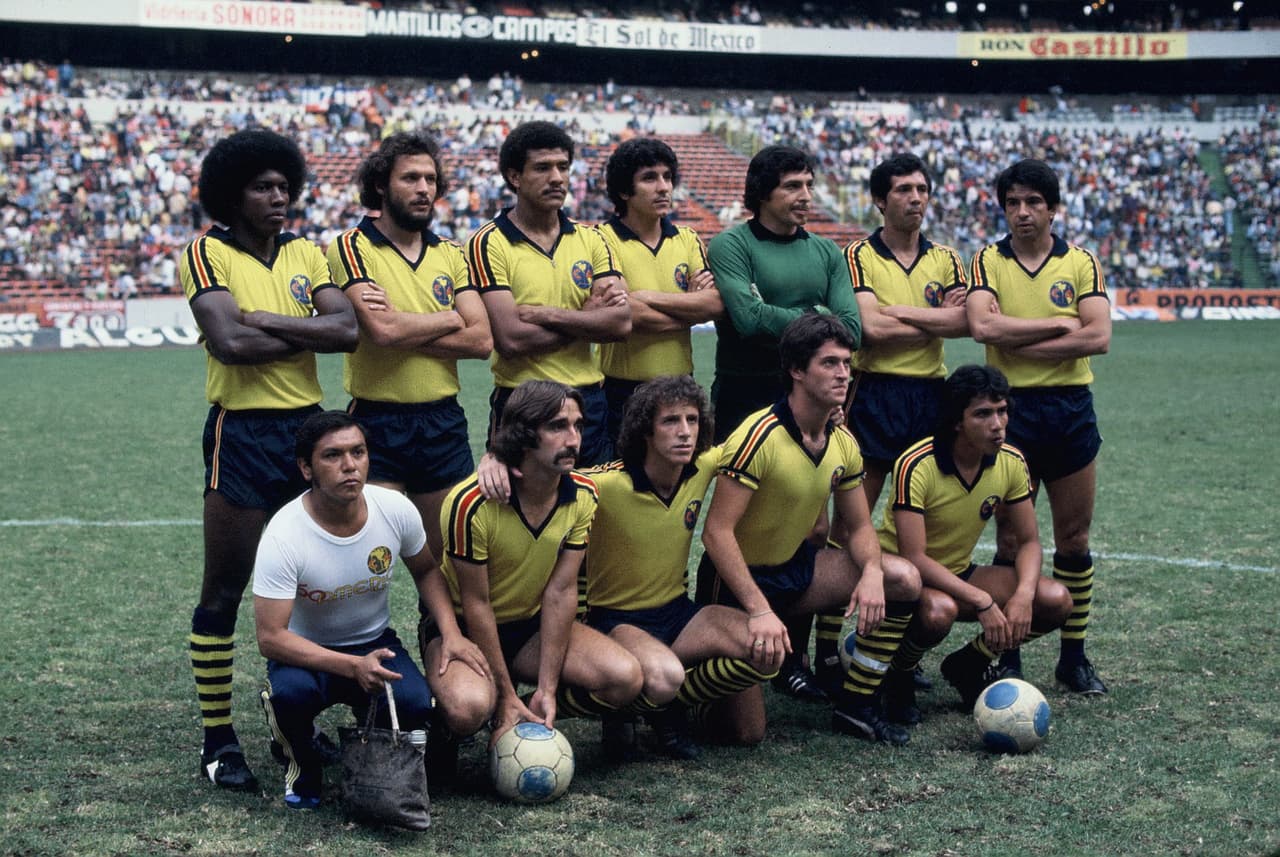 El primer juego se realizó en Buenos Aires, y Boca Juniors ganó 3-0 en la Bombonera, con goles de Salinas en dos ocasiones y de Mostranguelo.