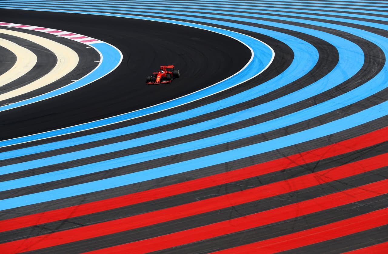 Este viernes la acción en el Gran Premio de Francia (Circuito Paul Ricard en Le Castellett) inició con las dos primeras sesiones de prácticas libres. Los autos de Mercedes volvieron a estar en lo más alto de la clasificación: Lewis Hamiton en la primera y Valtteri Bottas en la segunda. Por su parte, Sergio 'Checo' Pérez fue puesto 11 y 16, respectivamente.