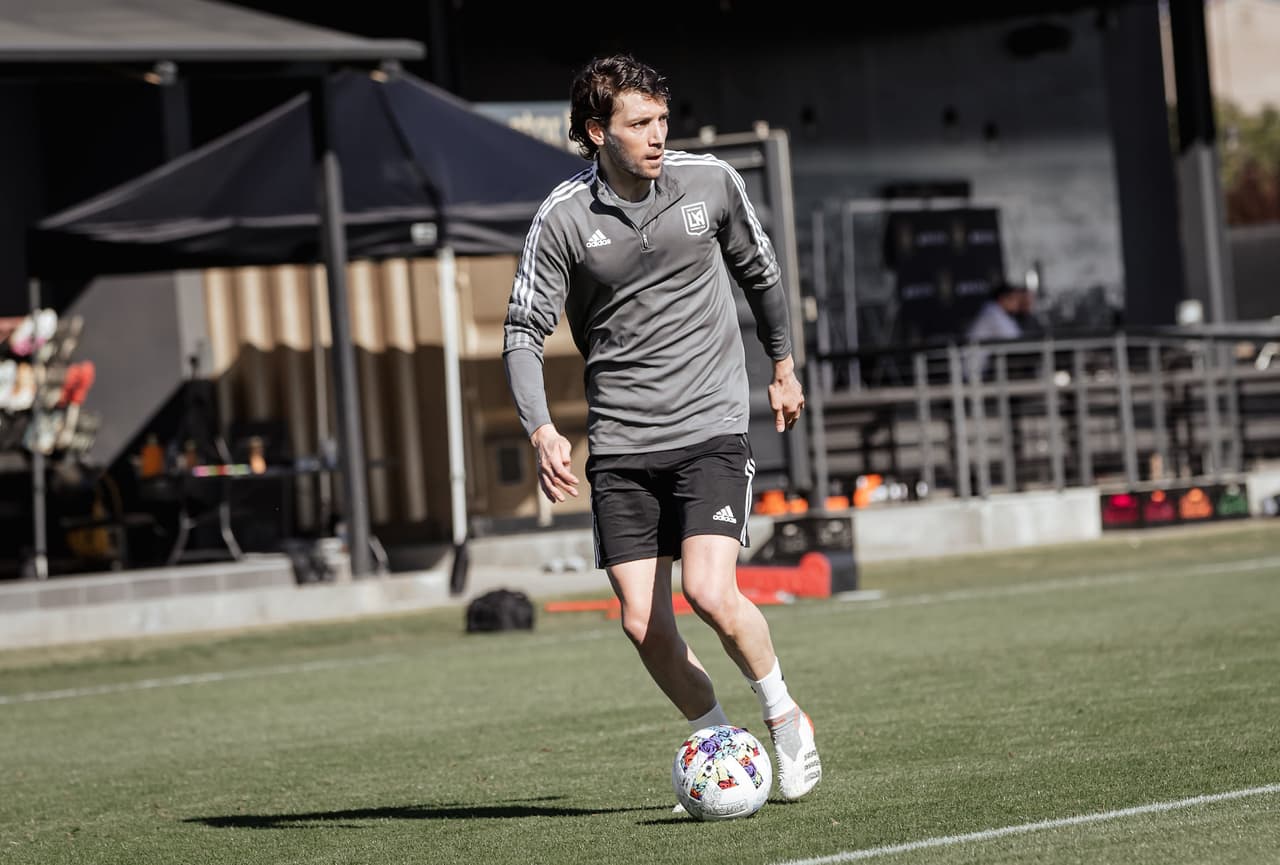 El español Ilie Sánchez -tras una gran carrera en Sporting KC- se sumó al campamento de LAFC en enero.