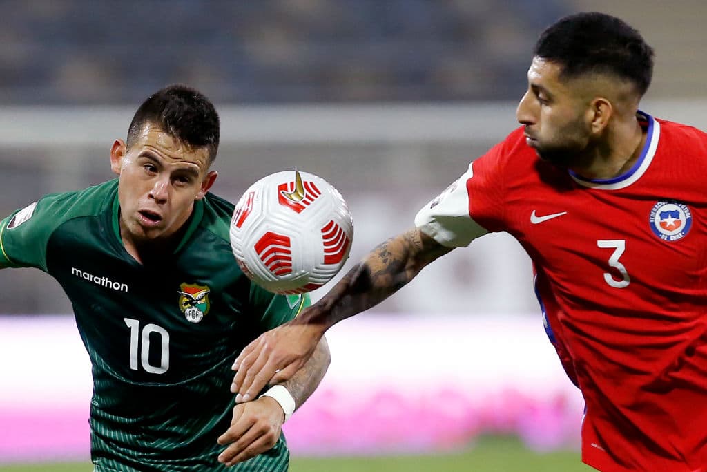 Chile regala un penal al minuto 82 y el goleador de Bolivia Marcelo Moreno no los perdona y pone el 1-1 definitivo.