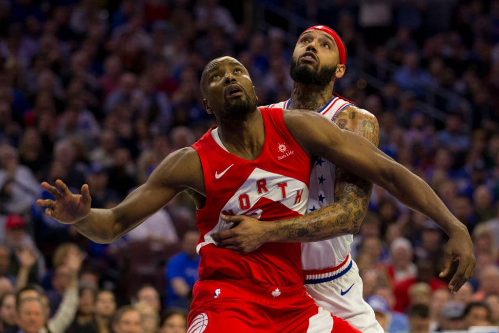 Los Philadelphia 76ers se negaron a ser eliminados en casa al vencer 112-101 a los Toronto Raptors en el Juego 6 de su serie de Playoffs de segunda ronda en la Conferencia del Este en la NBA y con esto forzaron al séptimo y definitivo encuentro, que habrá de jugarse el domingo próximo. Jimmy Butler anotó 25 puntos y Ben Simmons aportó 21 para que los Sixers alarguen la serie en Canadá.