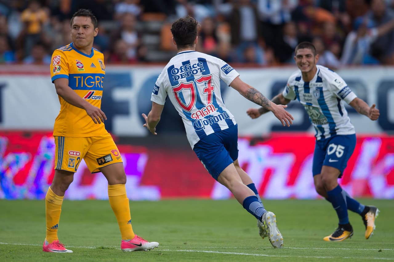 Y bien pronto dieron señales los dos cuadros de su buen juego. A los 10 minutos, ‘Dedos’ López filtró un estupendo pase al arribo de Ángelo Sagal que tiró cruzado y globeado sobre Nahuel Guzmán que nada pudo hacer.