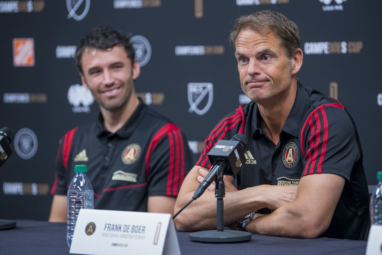 Frank de Boer contradice a su hermano y elogia a Edson Álvarez