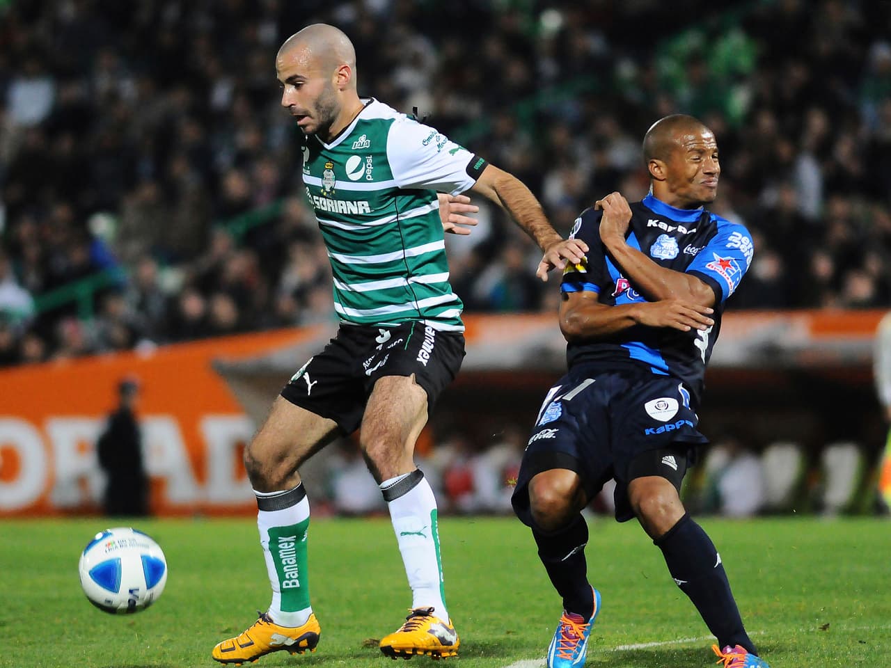 Crosas recalaría en el balompié mexicano cuando firmó en 2012 por el club Santos Laguna.