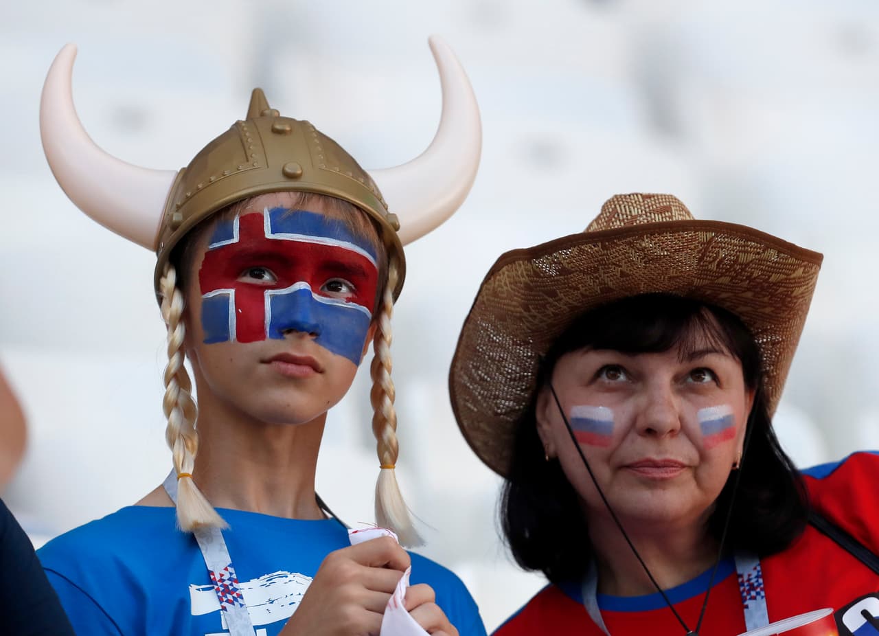 La cultura vikinga de Islandia y el colorido africano de Nigeria quedaron expuestos en la alegría de sus hinchas en medio del partido de ambos países por el grupo D del Mundial de Rusia 2018.