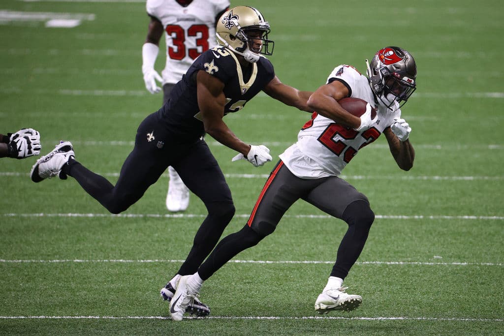 La defensa de los Buccaneers tiene una gran noche y los de Tampa logran vencer 30-20 a los New Orleans Saints.