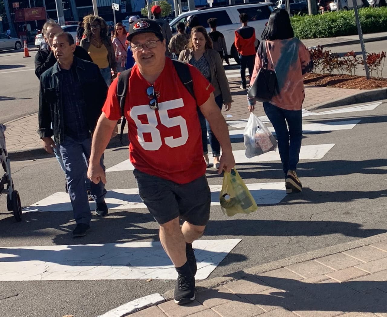 Así se vive el color en el Hard Rock Stadium de Florida previo al partido entre San Francisco 49ers y Kansas City Chiefs.