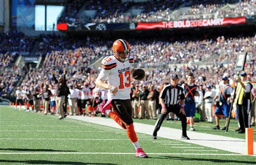 McCown pasó para un récord en la franquicia con 457 yardas y un total de 3 TDs (dos por pase y uno corriendo) en el juego que los Browns ganaron 33-30 a los Ravens.