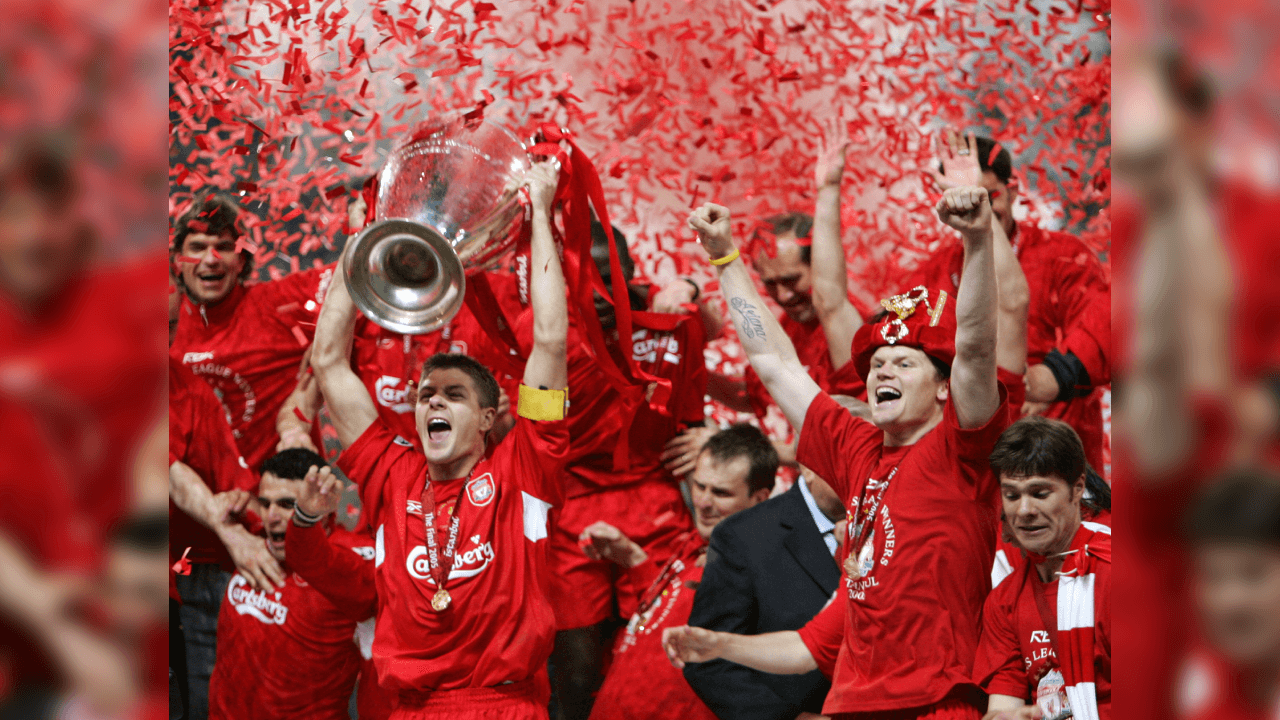 <b>Se rompió la sequía</b>
<br>- Los Reds no eran campeones de la Champions desde 1984, de hecho, aquel formato de competición era conocido como Copa de Clubes Campeones Europeos de la UEFA.
<br>- Aquella vez fue en la edición 1983-1984 cuando el Liverpool se impuso 4-2 en tanda de penales ante Roma.
<br>- Aquí aparece Steven Gerrard junto a sus compañeros con el título en 2005.