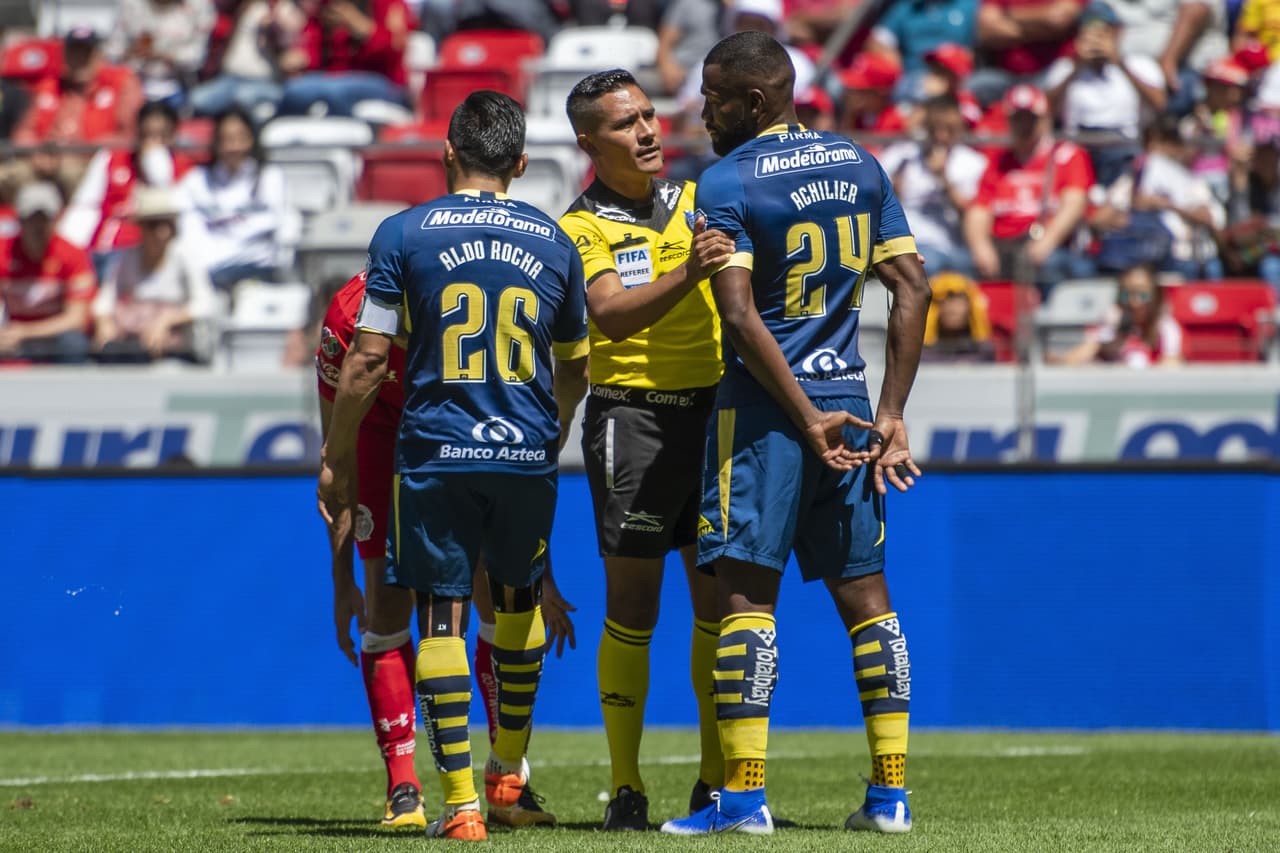 Achilier es invitado a bajar intensidad en sus entradas.