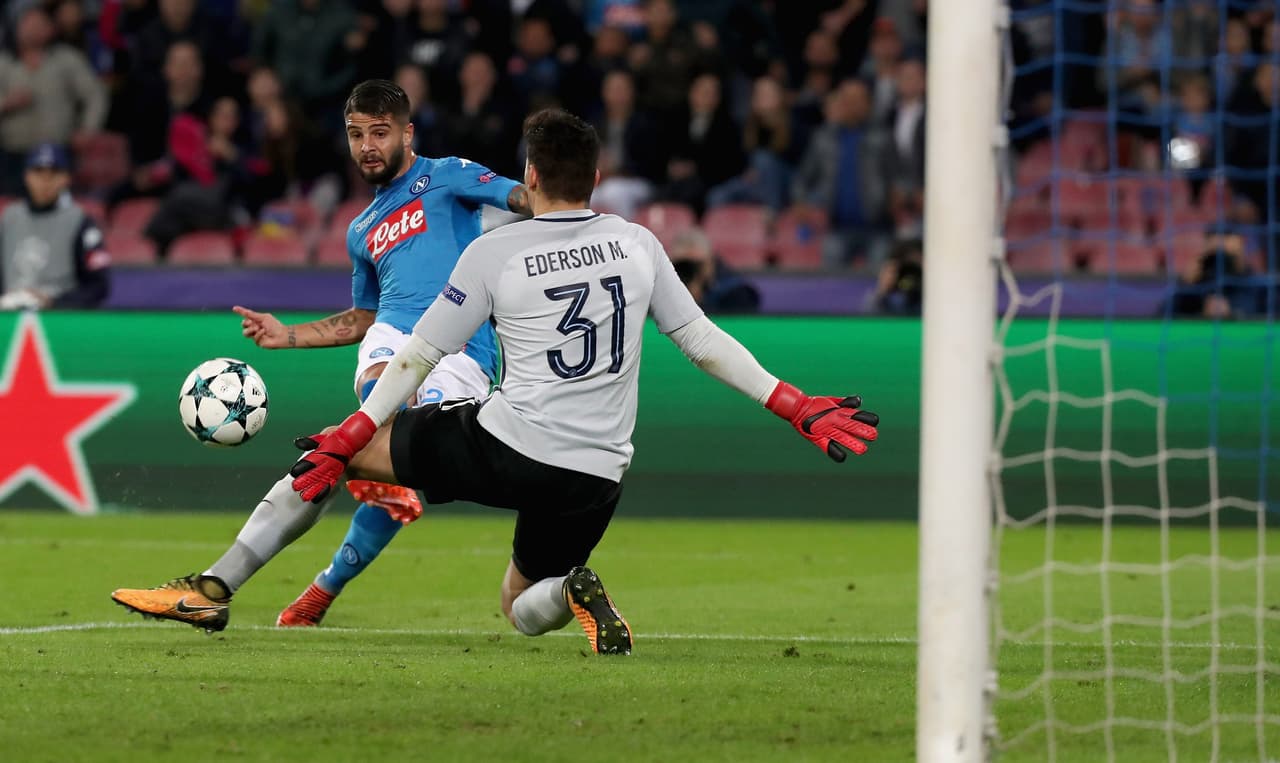 Napoli dio un golpe de autoridad al principio del juego, pero no pudo sostener su dinámica contra un potente Manchester City de local en el grupo F.