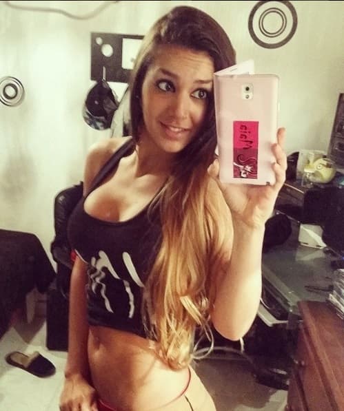 Majo es una bella argentina que siempre se ha declarado fan de Boca Juniors y que enamoró al ex jugador de River Plate, Lucas Ocampos, quien ahora milita en el Marsella.