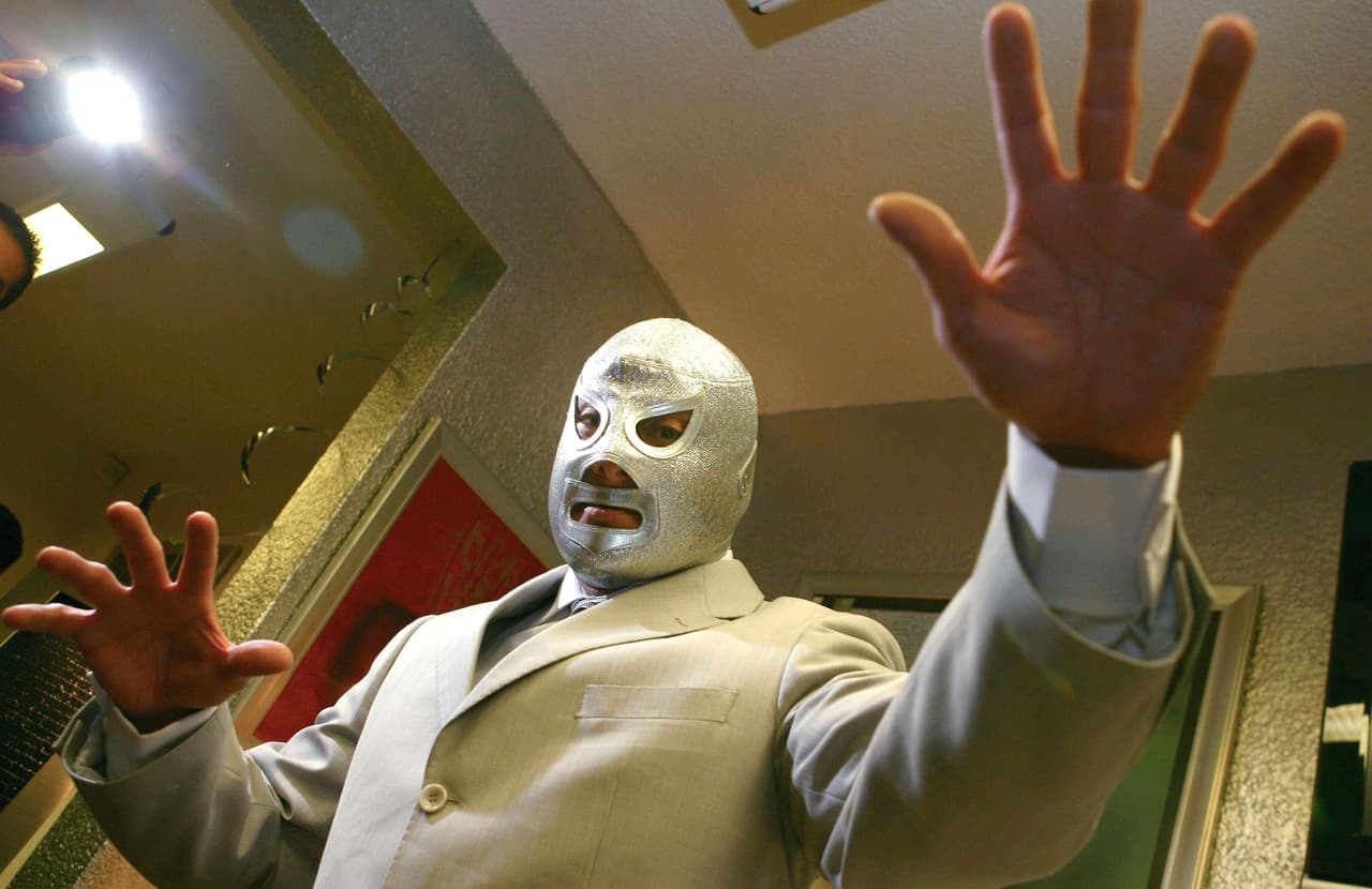 Su influencia mediática estuvo precedida en una carrera en el ring gracias a su estilo ágil y versátil que le dieron popularidad, incluso a pesar de que comenzó como un rudo.