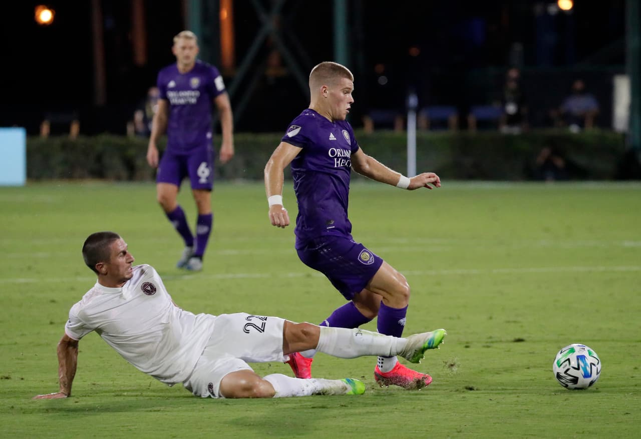 Con goles de Nani y Christopher Mueller, Orlando City logra sumar puntos en su regreso a la acción.