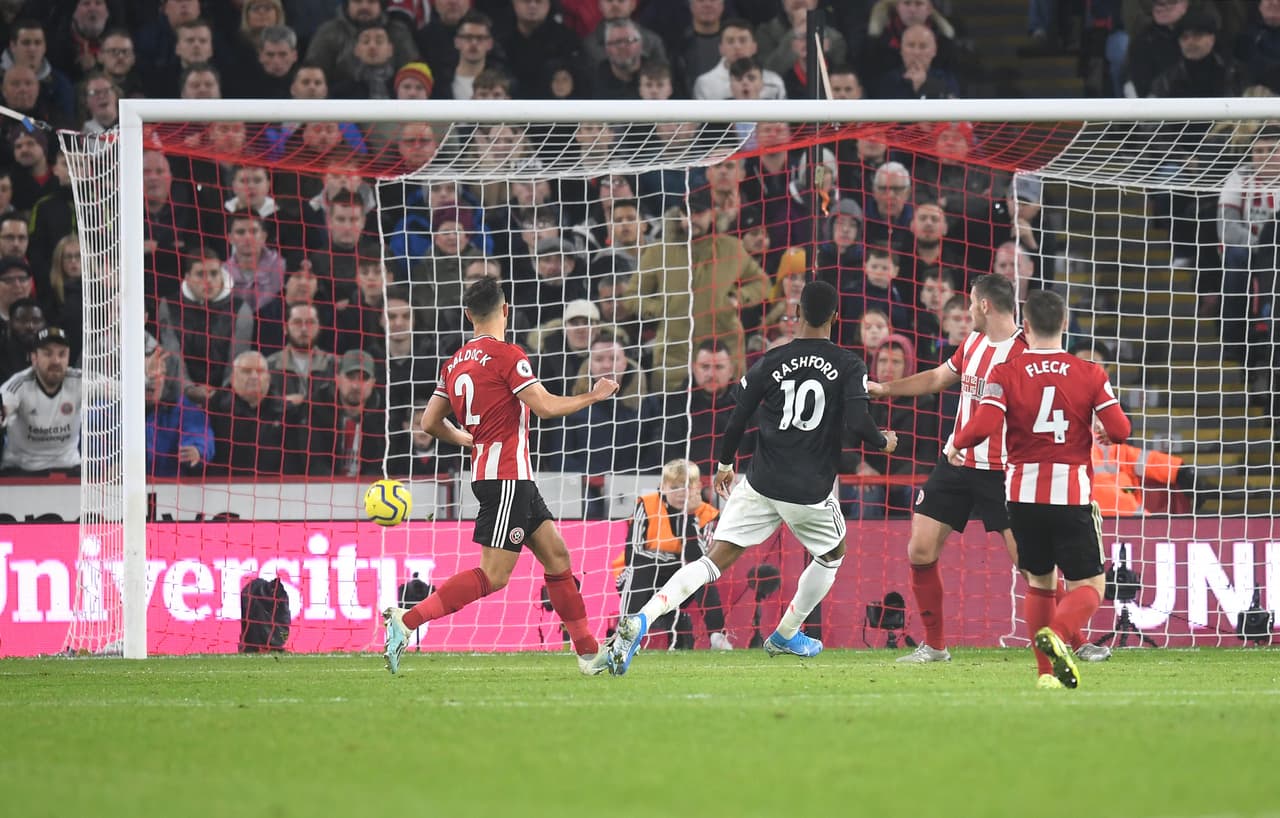 El Manchester United le remontó dos goles al Sheffield, pero los locales empataron 3-3 en el último minuto del partido.