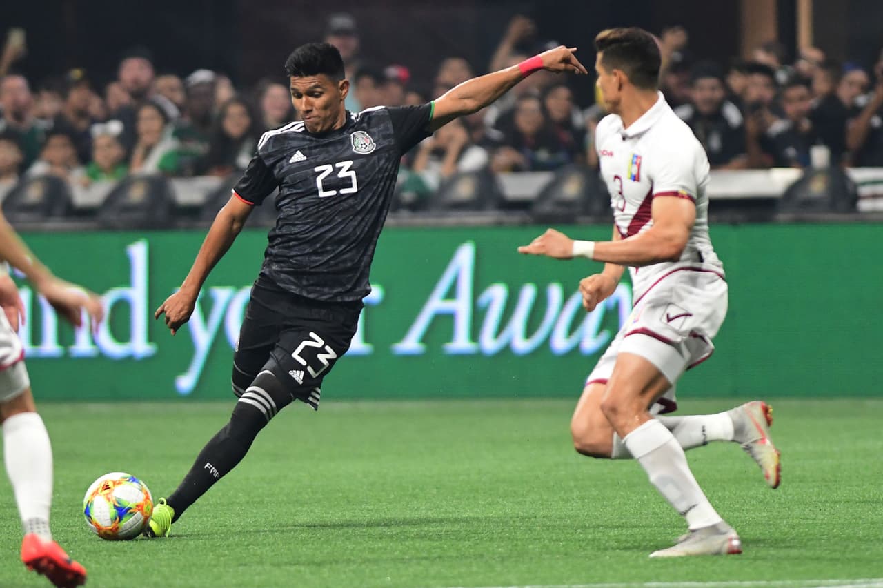 Y de nueva cuenta en un contragolpe, México tomó mal parado al equipo venezolano y los sudamericanos habrían de pagarlo caro.