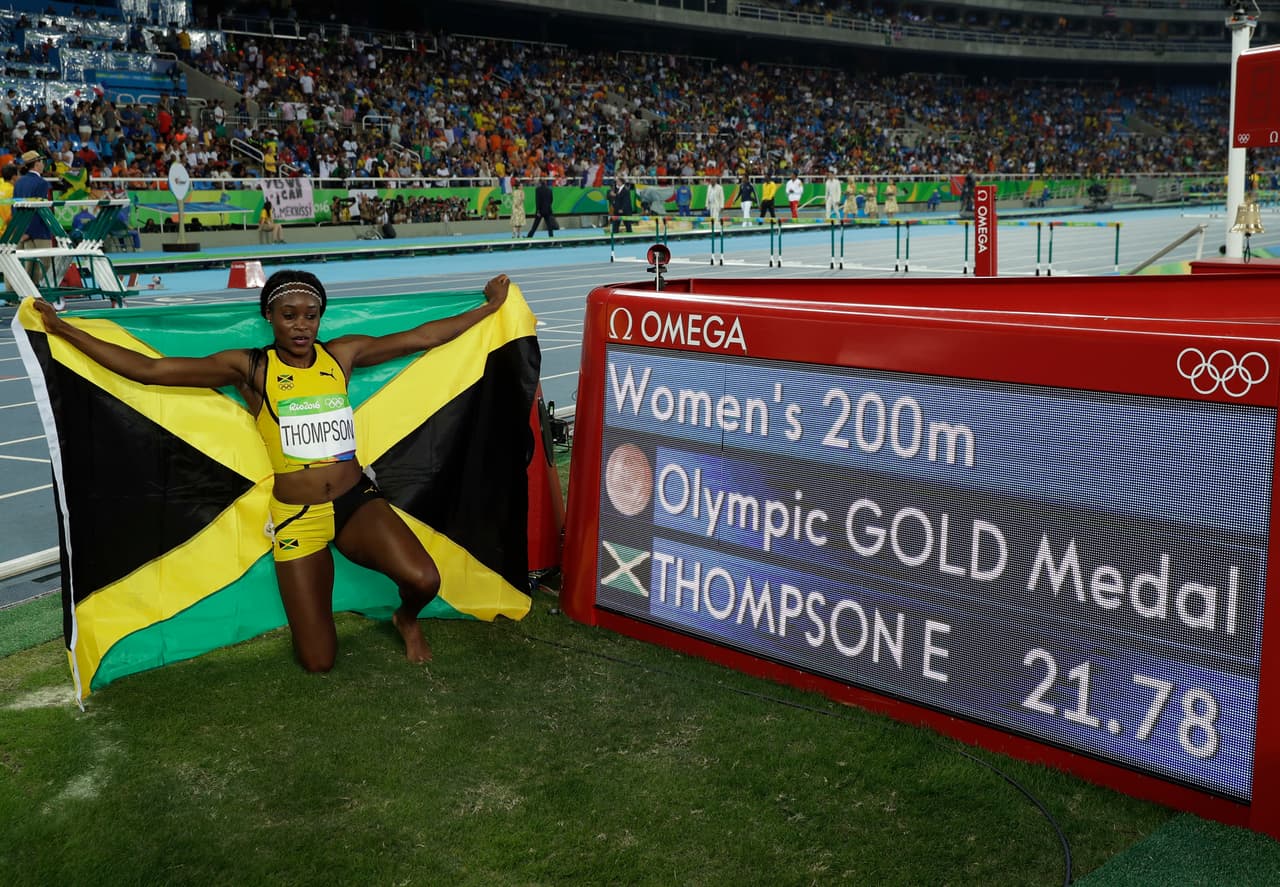 La jamaicana Elaine Thompson, campeona olímpica de 100 metros, completó el doblete de la velocidad con una victoria por una décima sobre la campeona del mundo, la holandesa Dafne Schippers, que no pudo reducir un solo centímetro la ventaja que la nueva campeona le había tomado en la curva.