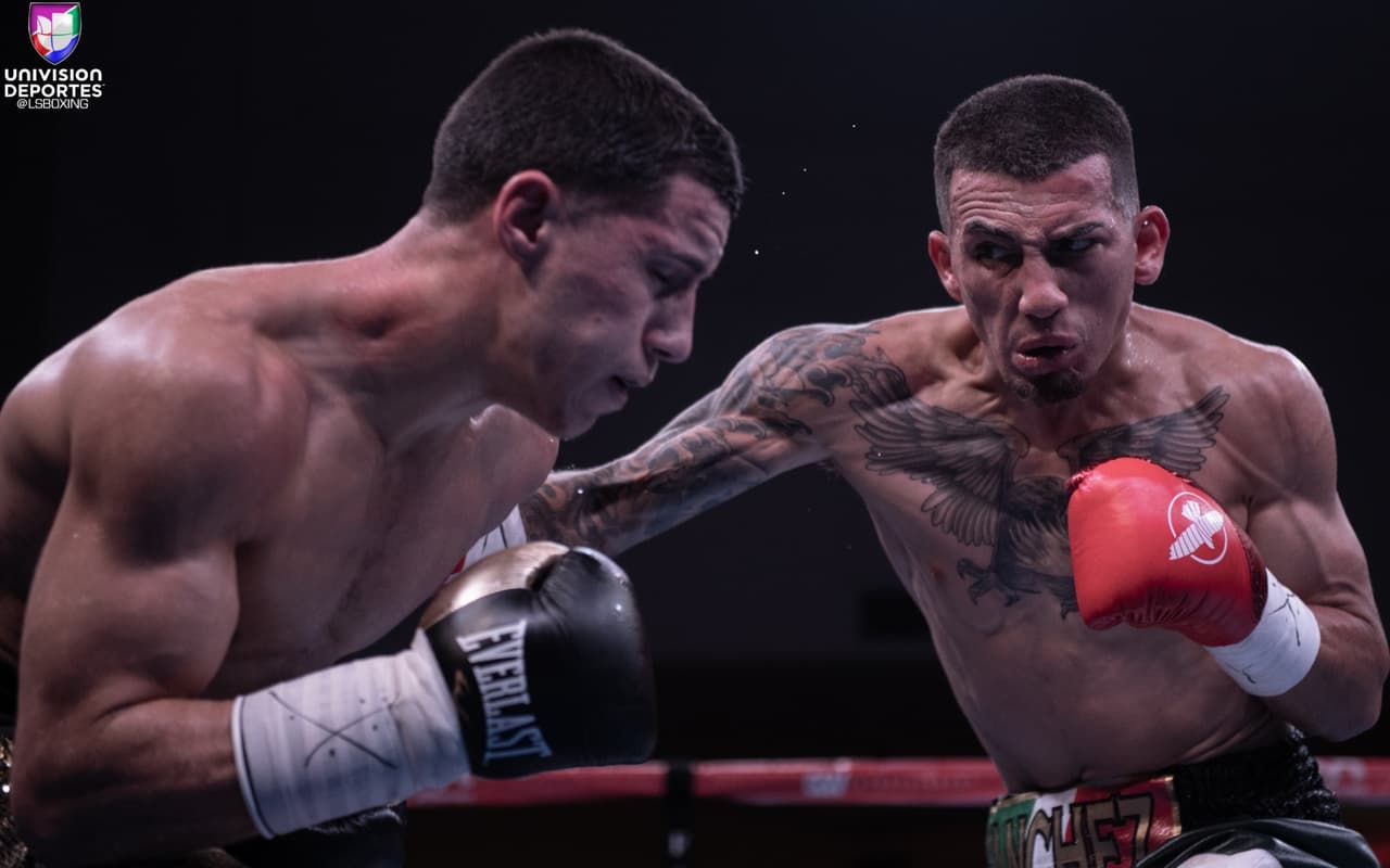 Rivera comenzó con fuerza y velocidad, pero el mexicoestadounidense resistió todo. A Rivera le contaron una caída en la décima ronda, y finalmente Sánchez ganaría por decisión unánime el título juvenil vacante pluma de la OMB.