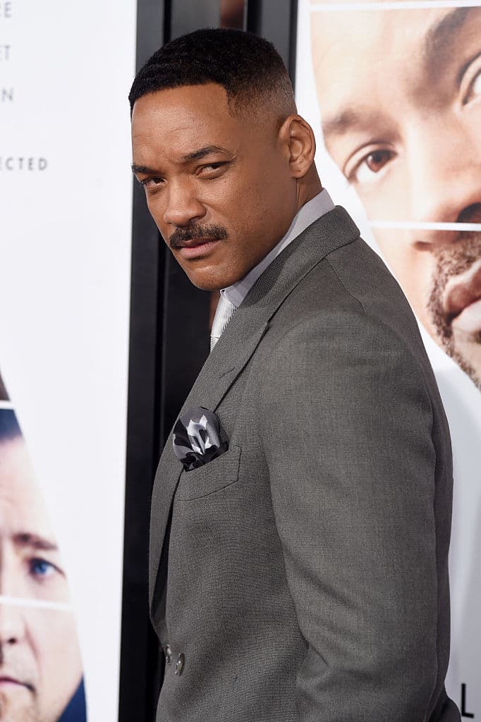 Independence Day (1996) - En víspera del 4 de julio, unas gigantescas naves espaciales aparecen en el cielo. El estupor inicial se convierte en terror al ver cómo atacan el planeta lanzando rayos destructivos contra las mayores ciudades del mundo.
<br>